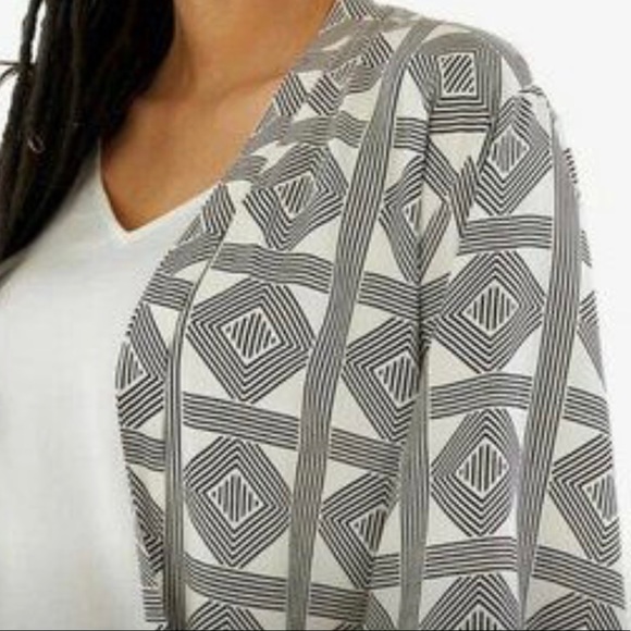 NWOT Summer & Rose Black and White Geometrical Pattern Kimono One Size - Picture 2 of 3